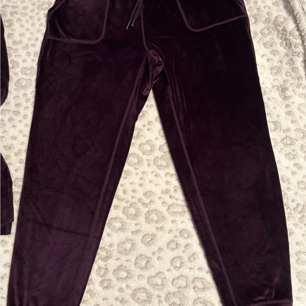 32 DEGREE Rich Purple Velvet Top and Bottom Pajama Set / Loungewear - Picture 7 of 9
